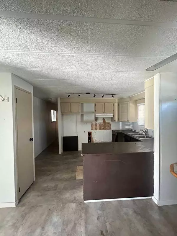 Calgary, AB T2A0W5,6724 17 AVE SE #20