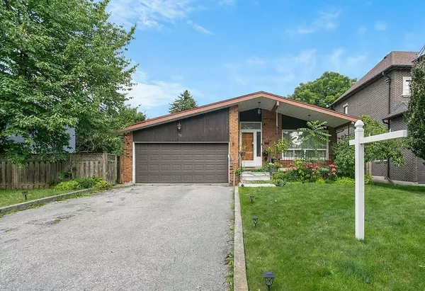 46 Sunnywood CRES, Richmond Hill, ON L4C 6W3