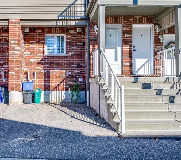 Kitchener, ON N2M 0A6,55 Mooregate CRES #15B