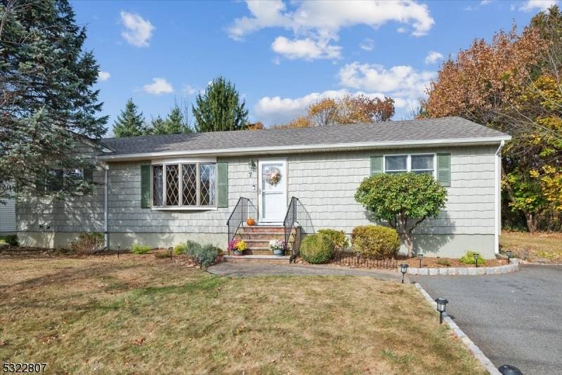 7 Oak Dr, Randolph Twp., NJ 07869