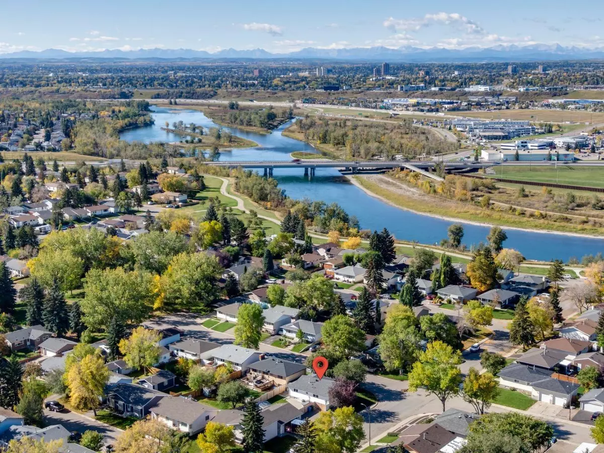 Calgary, AB T2C 1L5,203 Lynnover PL SE