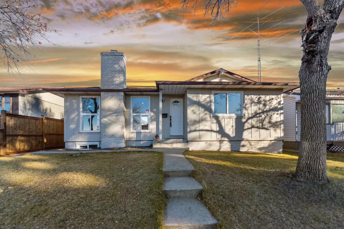 Calgary, AB T1Y 1X8,208 Whitehorn CRES NE