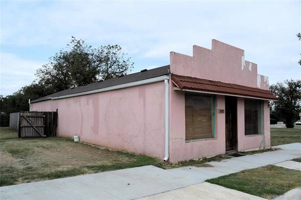 1212 Commercial Avenue, Coleman, TX 76834