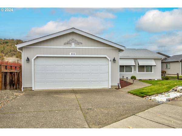 352 JACOB HALE WAY, Roseburg, OR 97471