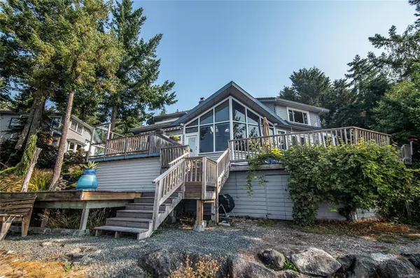 751 Noble Rd, Quathiaski Cove, BC V0P 1N0