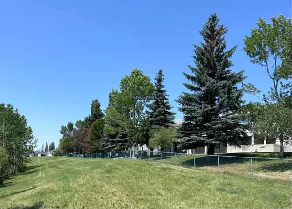 Calgary, AB T3G 3W6,101 Arbour Cliff Close NW