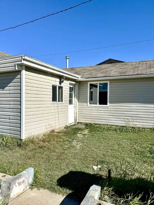 St. Walburg, SK S0M2T0,18 Railway AVE E