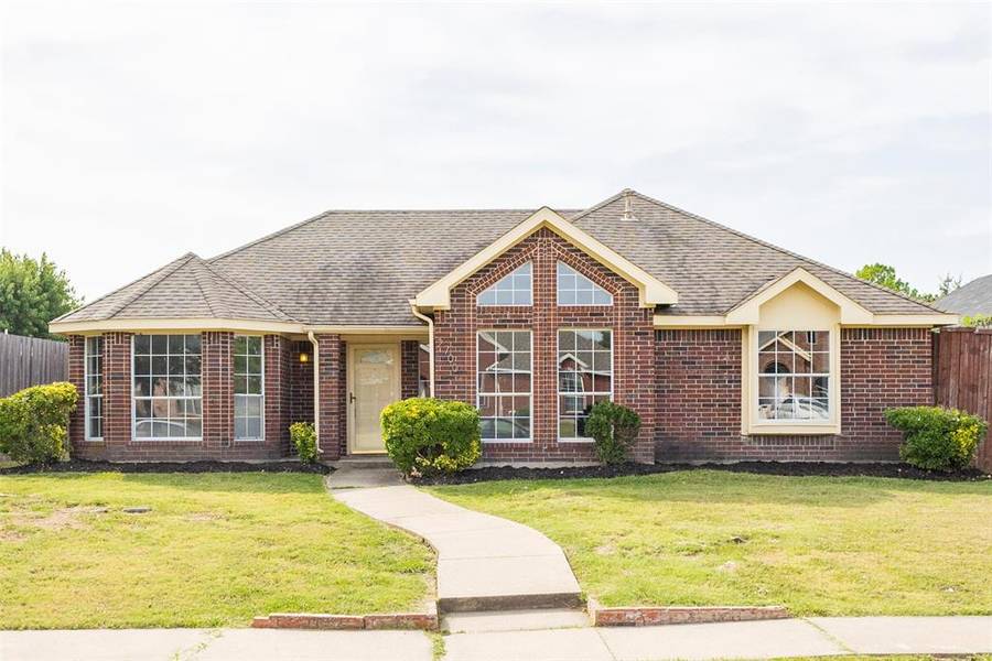 2700 Dandelion Lane, Rowlett, TX 75089