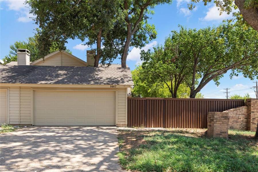 1447 Palmnold Circle W, Fort Worth, TX 76120