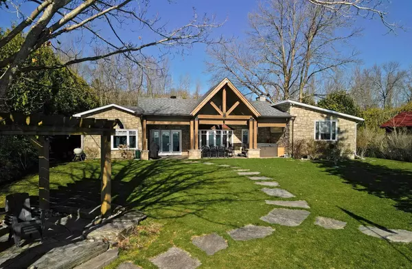 259 Moon Point DR E, Oro-medonte, ON L3V 6H1