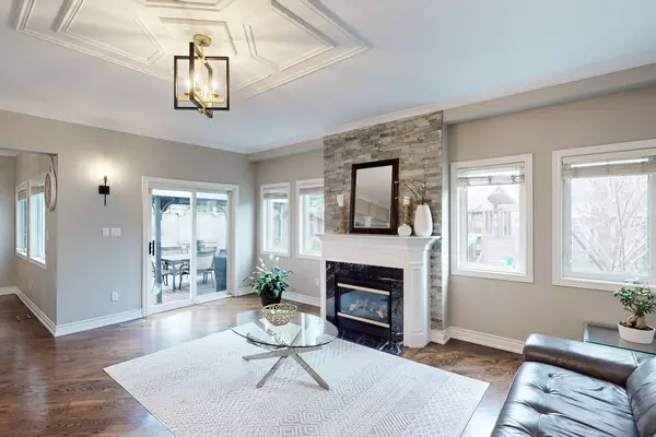 Oakville, ON L6H 6S9,509 Ravineview WAY