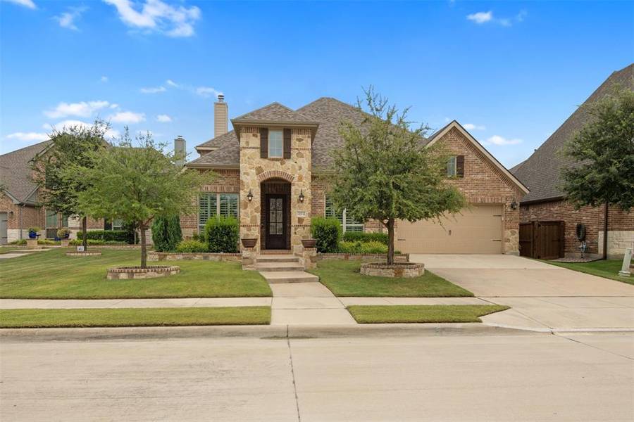 404 Marbrook Court, Fort Worth, TX 76131