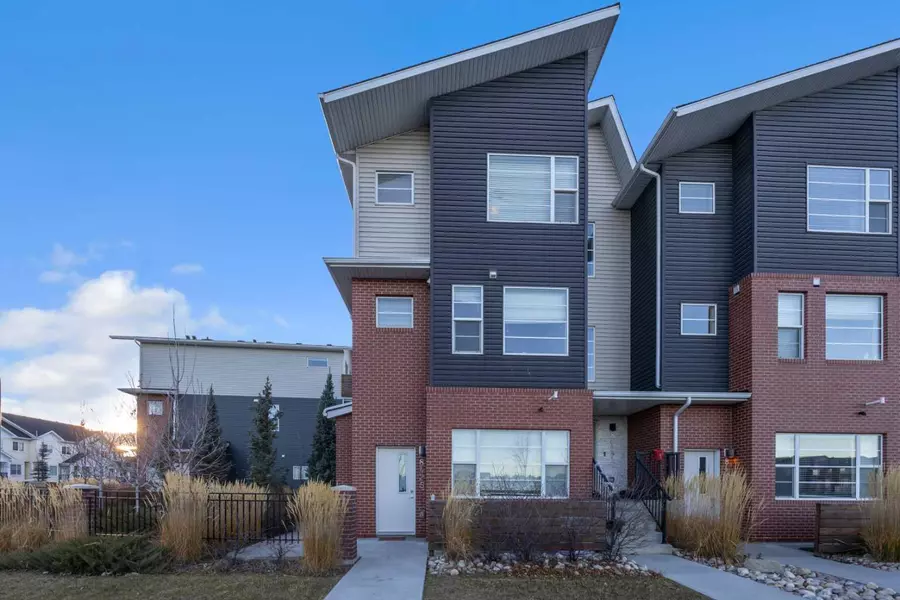 8425 Saddlebrook DR Northeast, Calgary, AB T3J 0X9