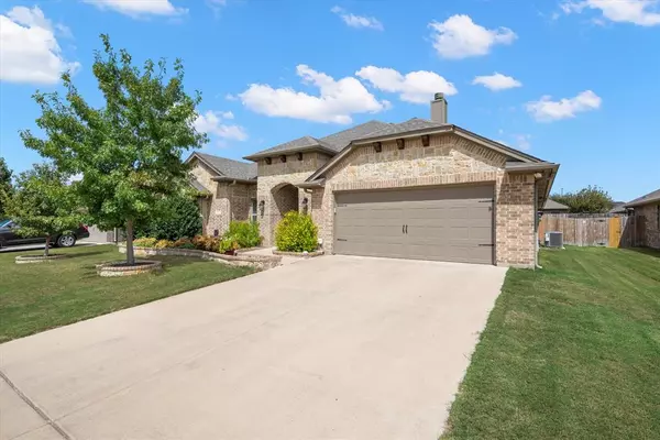 Saginaw, TX 76179,680 Fossil Wood Drive