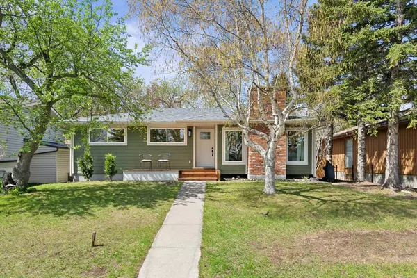 8223 4A ST SW,  Calgary,  AB T2V 1A4