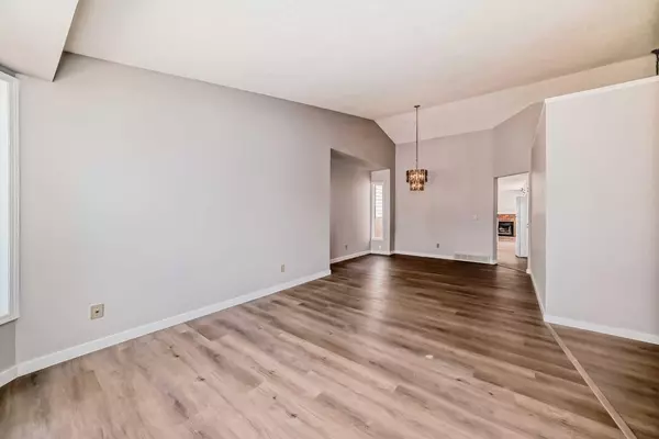 Calgary, AB T2X 3B7,157 Sundown PL Southeast