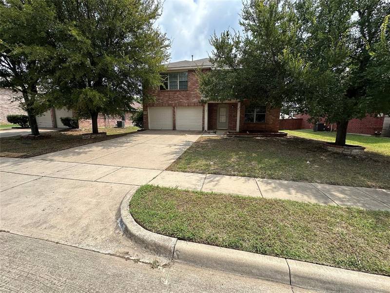 2811 Park Springs Drive, Grand Prairie, TX 75052