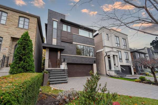 323 Douglas AVE, Toronto C04, ON M5M 1H2