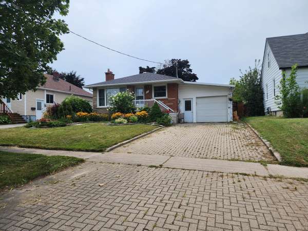 390 Gibbons ST, Oshawa, ON L1J 4Z2