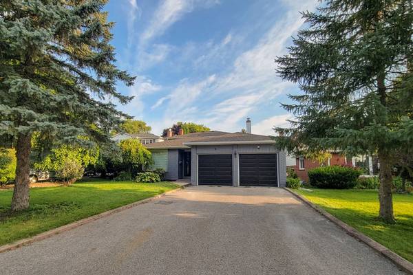 5 Illingworth CT, Aurora, ON L4G 3T7