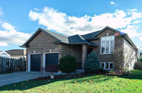 7 Lynbrook LN, Welland, ON L3C 7M7