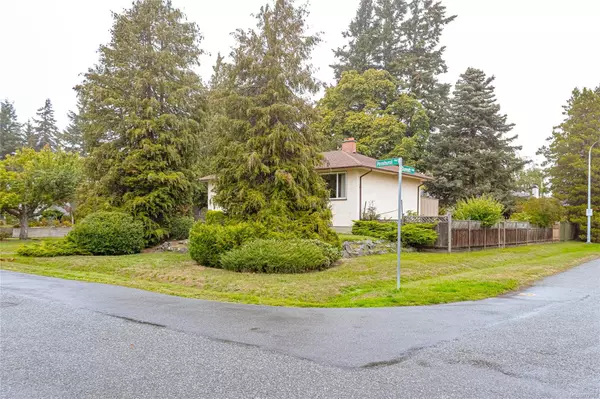 Saanich, BC V8N 2N9,1834 Penshurst Rd