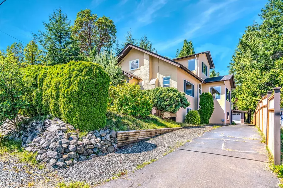 579 Beach Rd, Qualicum Beach, BC V9K 1K7