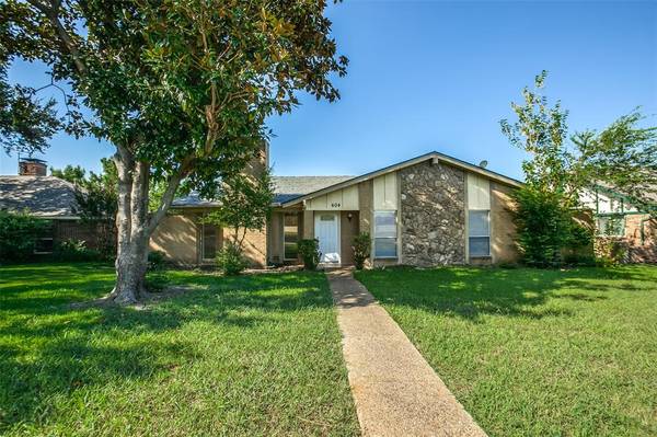 604 Woodhill Circle, Richardson, TX 75081