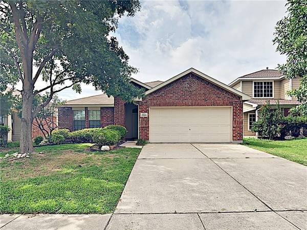 9825 Willowick Avenue, Fort Worth, TX 76108