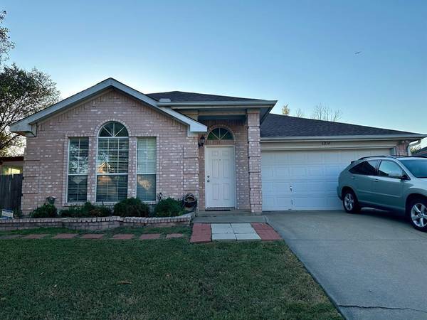 6214 Brook Forest Drive, Arlington, TX 76018