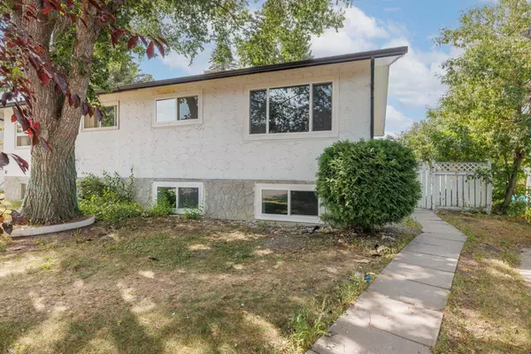 Calgary, AB T2K 4X3,10A Beaver Dam PL NE