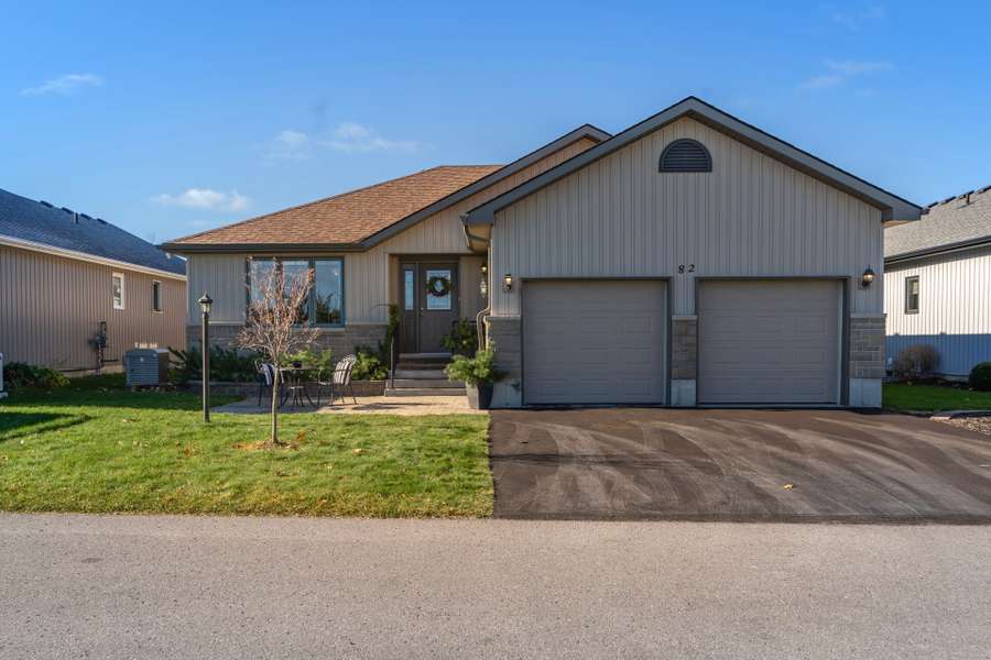 82 Dorchester DR, Prince Edward County, ON K0K 3L0