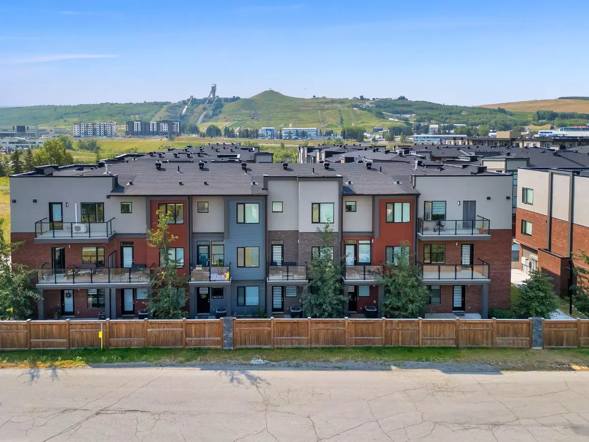 Calgary, AB T3B 6J2,618 Greenbriar Common NW