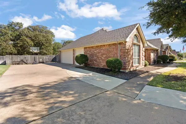 Burleson, TX 76028,309 Meadow Oaks Drive