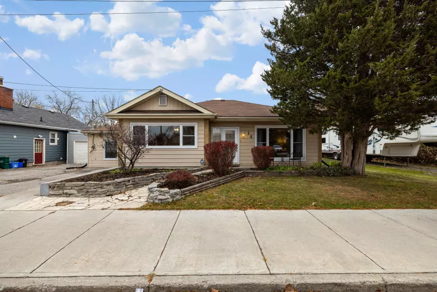 14 Kitchener AVE, Quinte West, ON K8V 1X8