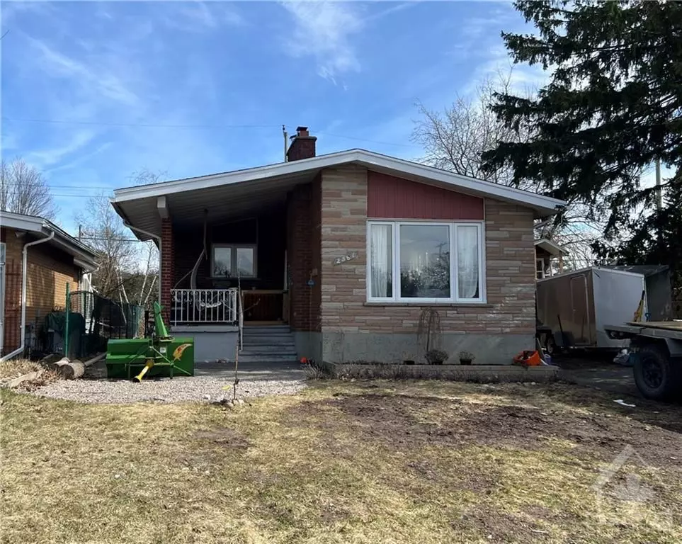 Billings Bridge - Riverside Park And Area, ON K1V 6J9,2581 YARMOUTH CRES