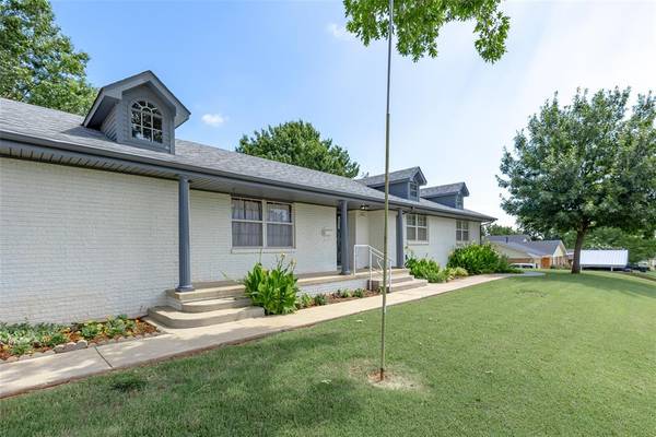 422 Francis Avenue, Lindsay, OK 73052