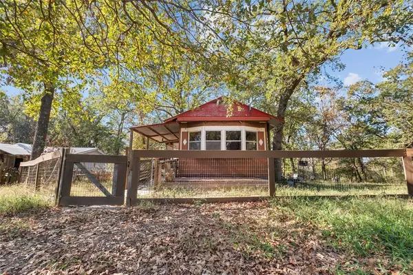 23656 Holly Road, Mineola, TX 75773