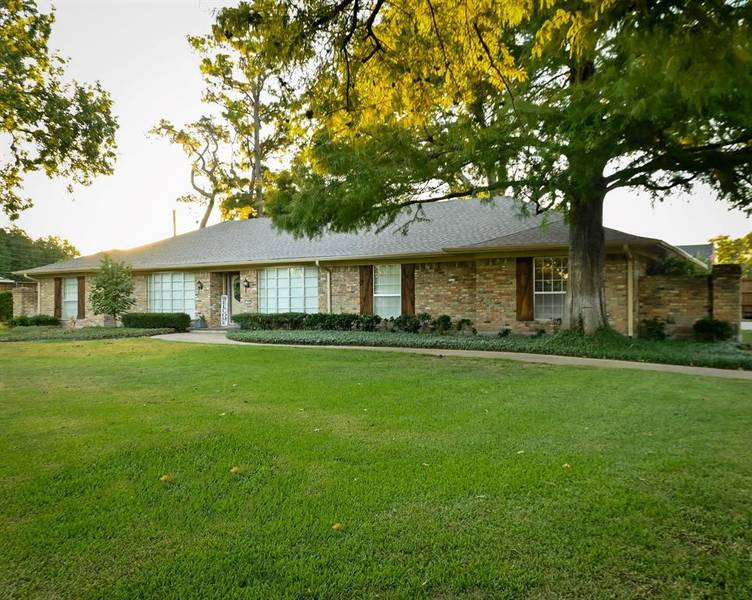 102 Brookhollow Drive, Terrell, TX 75160