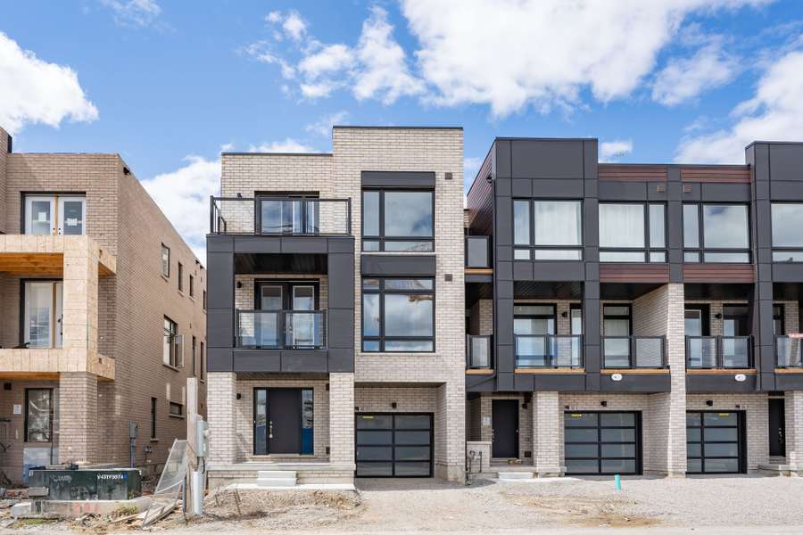 48 Dandara Gate, Vaughan, ON L4L 1V8