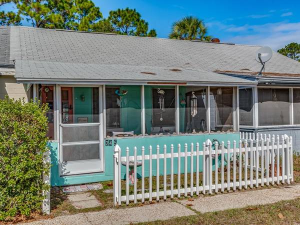 24-5 E Pine St, Lanark Village, FL 32323