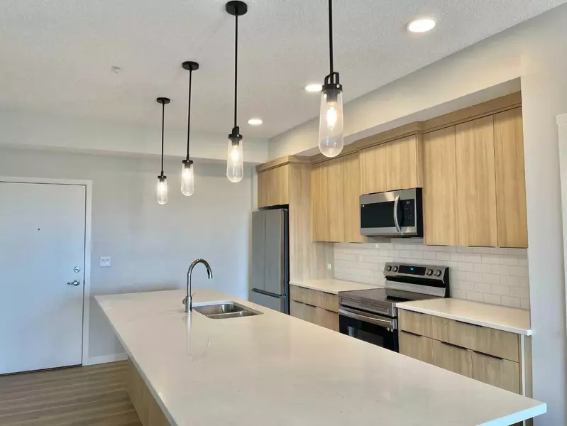 40 Carrington PLZ NW #406, Calgary, AB T3P 1X7