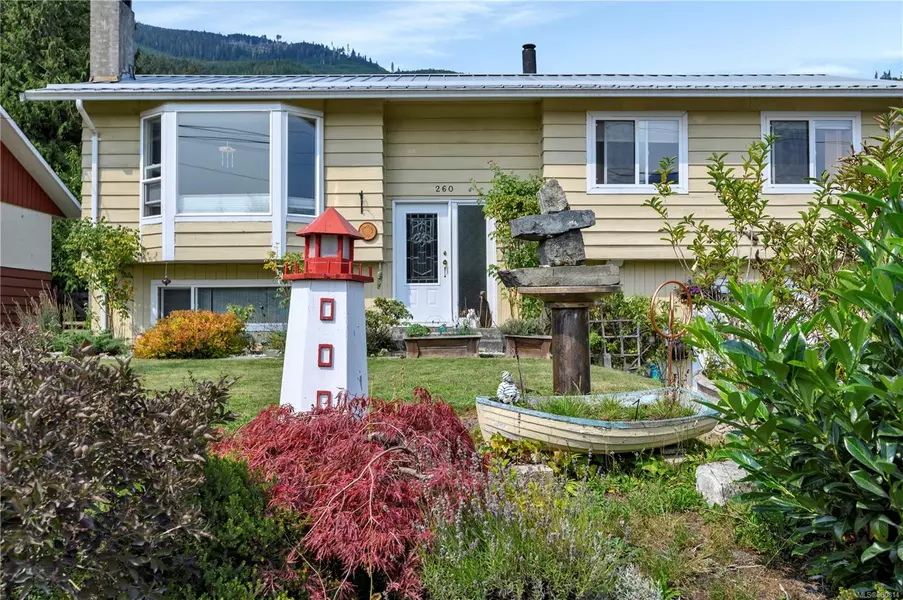 260 Kelsey Way, Sayward, BC V0P 1R0