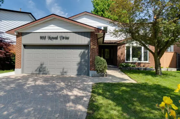 902 Kowal DR, Mississauga, ON L5H 3T4