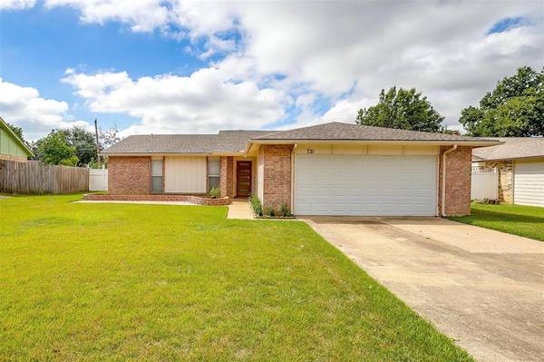 721 Thornwood Trail, Grand Prairie, TX 75052