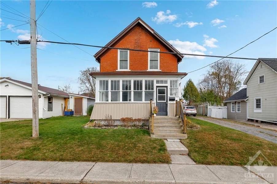 69 BEECHER ST, Brockville, ON K6V 5M4