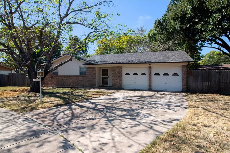 2828 Bowood Court, Fort Worth, TX 76112