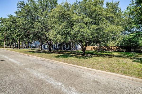 River Oaks, TX 76114,412 Hassett Avenue