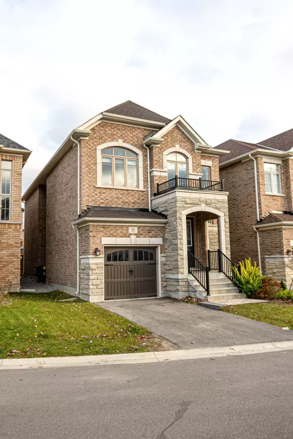 31 Pine Hill CRES, Aurora, ON L4G 3X9