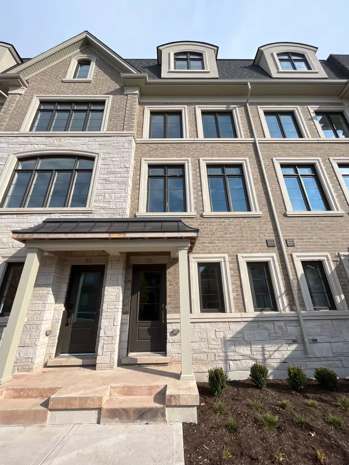 Oakville, ON L6H 8A5,2119 Lillykin ST W